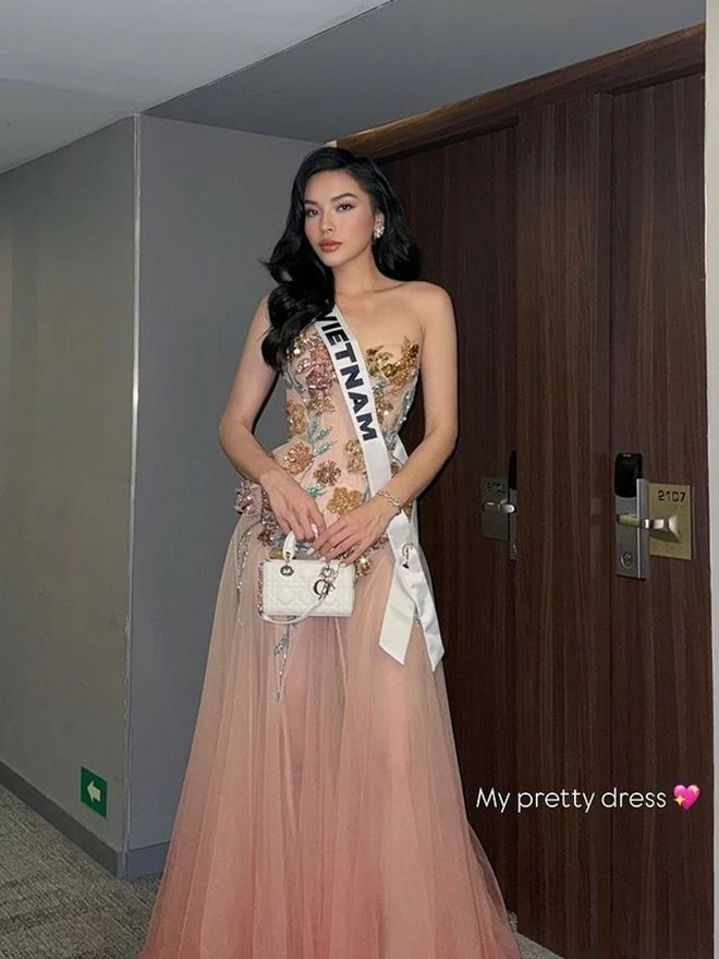 Kỳ Duyên thất lạc hành lý chứa trang phục dân tộc trước ngày thi Miss Universe 2024 Kỳ Duyên thất lạc hành lý chứa trang phục dân tộc trước ngày thi Miss Universe 2024