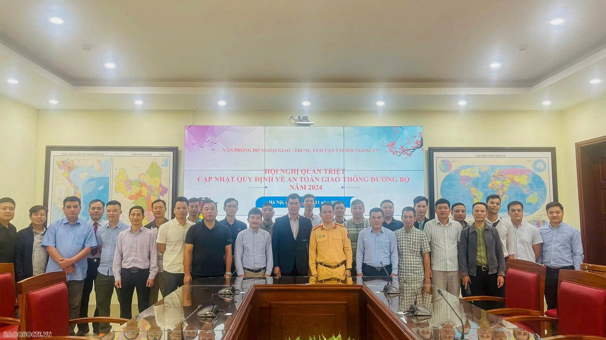 Cập nhật quy định về an toàn đường bộ cho cán bộ, nhân viên Bộ Ngoại giao Hội nghị quán triệt, cập nhật quy định về an toàn giao thông đường bộ cho cán bộ, nhân viên Bộ Ngoại giao