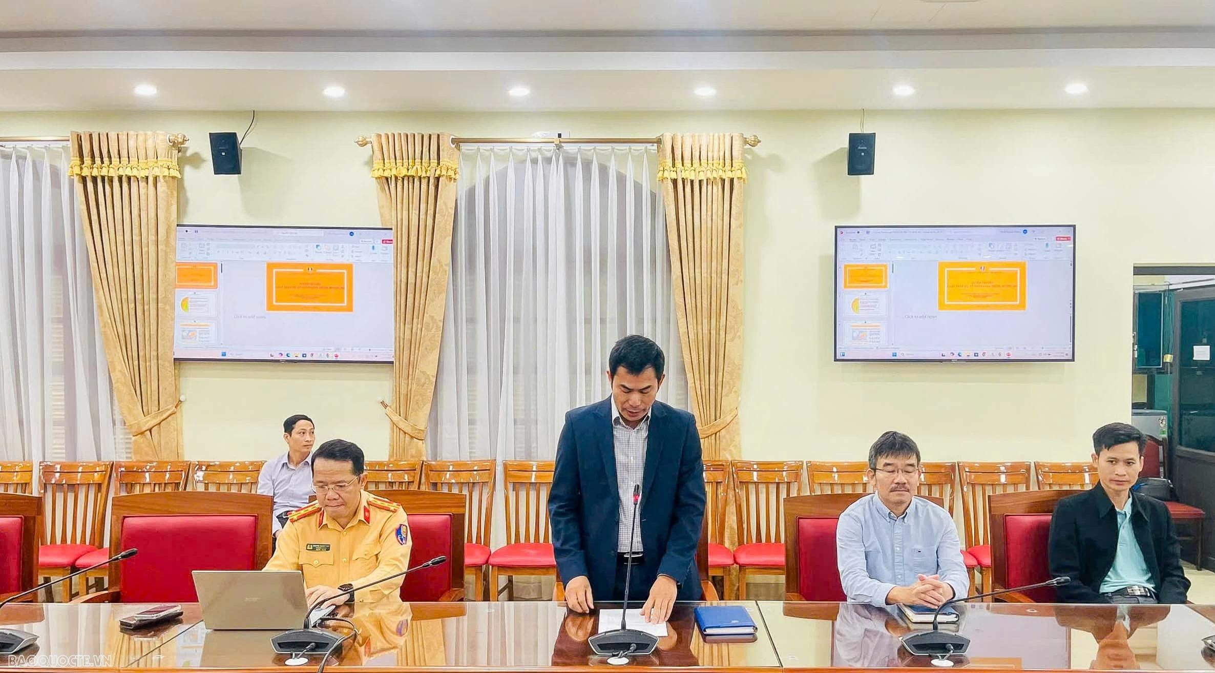 Cập nhật quy định về an toàn đường bộ cho cán bộ, nhân viên Bộ Ngoại giao Hội nghị quán triệt, cập nhật quy định về an toàn giao thông đường bộ cho cán bộ, nhân viên Bộ Ngoại giao