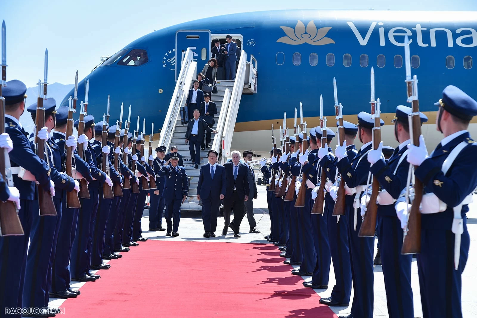 Chủ tịch nước Lương Cường đến thủ đô Santiago, bắt đầu thăm chính thức Cộng hòa Chile Chủ tịch nước Lương Cường đến thủ đô Santiago, bắt đầu thăm chính thức Cộng hòa Chile