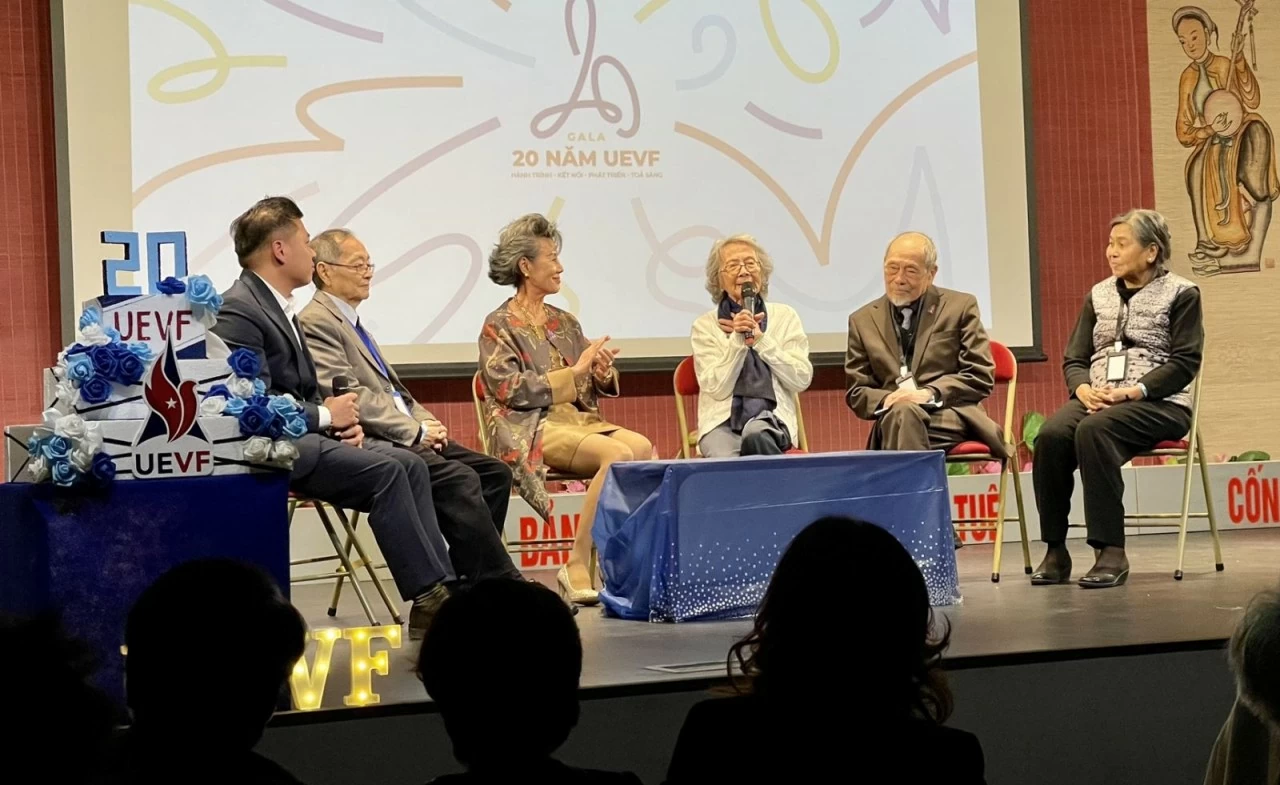 Thanh niên, sinh viên Việt Nam tại Pháp với hành trình 20 năm phát triển Thanh niên, sinh viên Việt Nam tại Pháp với hành trình 20 năm phát triển