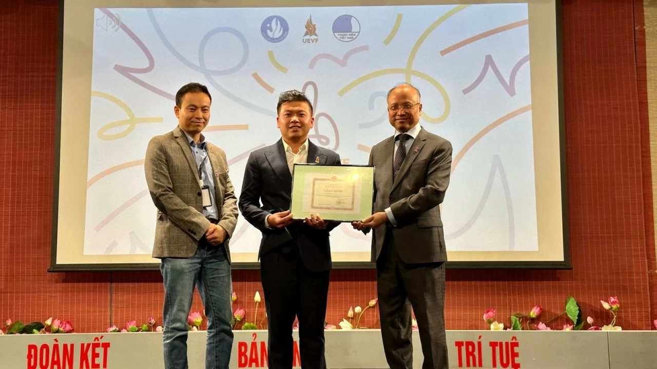 Thanh niên, sinh viên Việt Nam tại Pháp với hành trình 20 năm phát triển Thanh niên, sinh viên Việt Nam tại Pháp với hành trình 20 năm phát triển