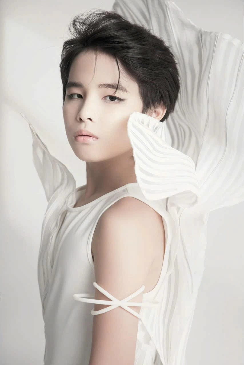 Trịnh Gia Huy là gương mặt được các nhà thiết kế trong nước và quốc tế lựa chọn. Trịnh Gia Huy là gương mặt được các nhà thiết kế trong nước và quốc tế lựa chọn.