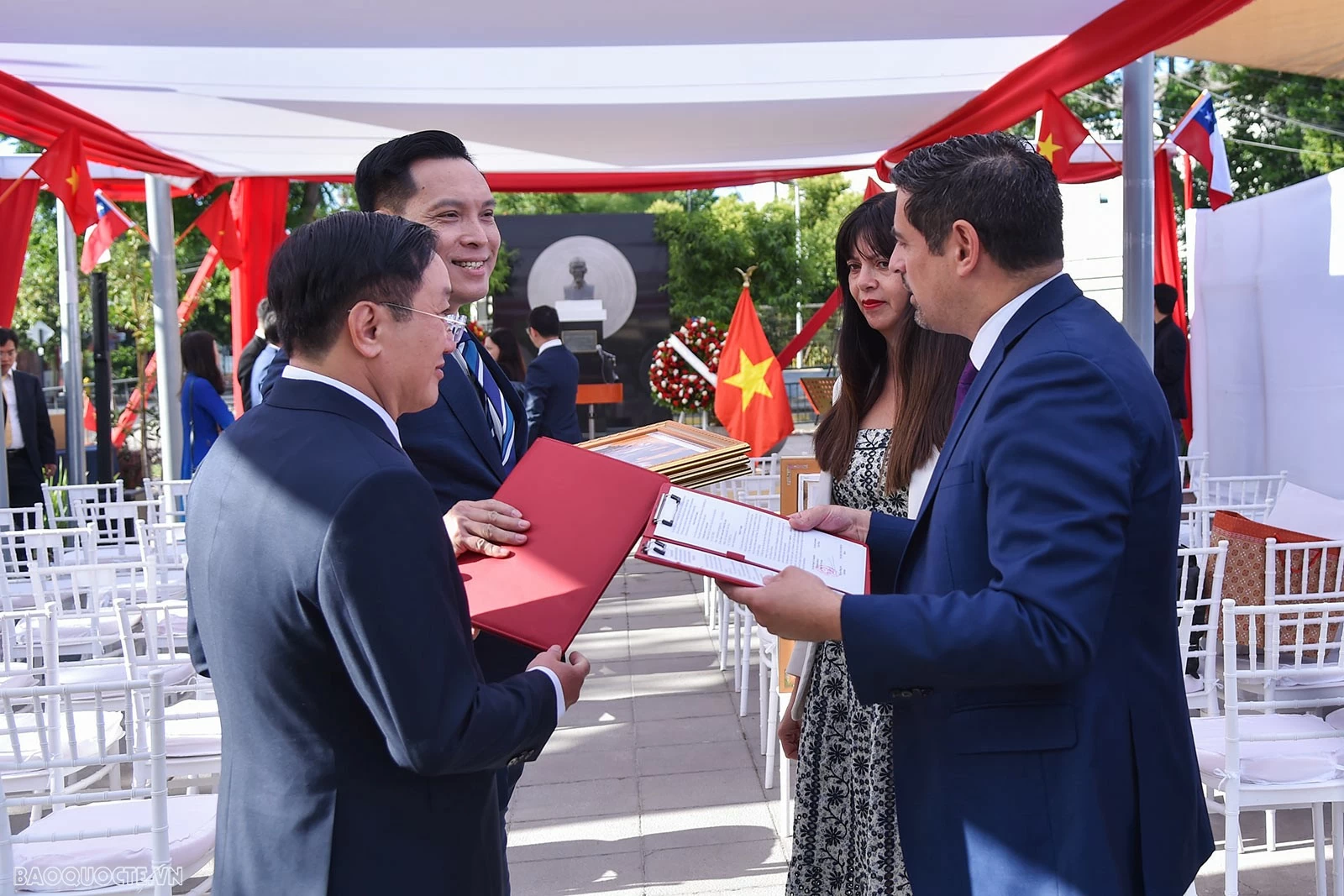 Huyện Nam Đàn, Nghệ An và quận Cerro Navia, thủ đô Santiago thiết lập quan hệ hữu nghị hợp tác Huyện Nam Đàn, Nghệ An và quận Cerro Navia, thủ đô Santiago thiết lập quan hệ hữu nghị hợp tác