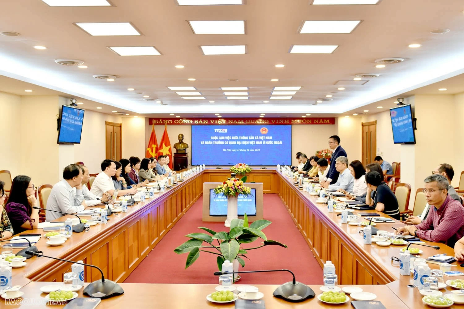 Bộ Ngoại giao, các cơ quan đại diện Việt Nam ở nước ngoài tăng cường phối hợp với Thông tấn xã Việt Nam trong công tác thông tin đối ngoại Các Cơ quan đại diện Việt Nam ở nước ngoài tăng cường phối hợp với Thông tấn xã Việt Nam trong công tác thông tin đối ngoại