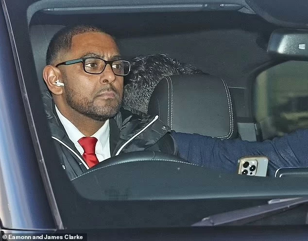 Đến MU nhận việc, HLV Ruben Amorim được cảnh sát hộ tống Đến MU nhận việc, HLV Ruben Amorim được cảnh sát hộ tống