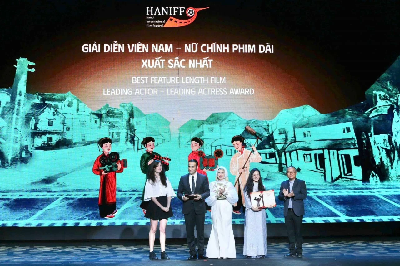 HANIFF 2024: Điện ảnh Iran gây ấn tượng, nghệ sĩ Việt Nam nhận giải Diễn viên trẻ triển vọng HANIFF 2024: Điện ảnh Iran gây ấn tượng, nghệ sĩ Việt Nam nhận giải Diễn viên trẻ triển vọng