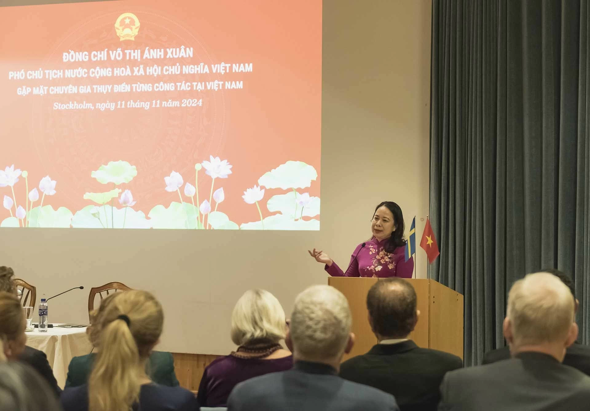 Phó Chủ tịch nước Võ Thị Ánh Xuân gặp mặt thân mật các cựu chuyên gia Thụy Điển Phó Chủ tịch nước Võ Thị Ánh Xuân gặp mặt thân mật các cựu chuyên gia Thụy Điển