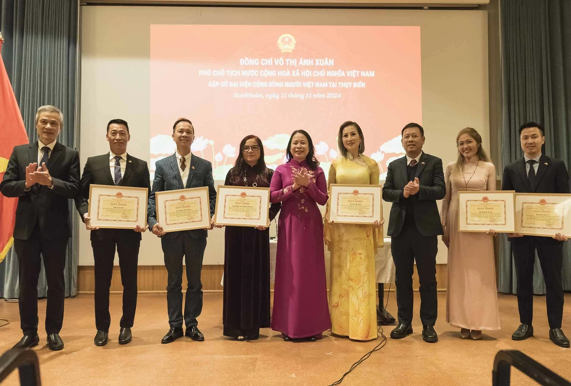 Cộng đồng người Việt Nam tại Thụy Điển chung sức đồng lòng đóng góp vào sự phát triển của quê hương Cộng đồng người Việt Nam tại Thụy Điển chung sức đồng lòng đóng góp vào sự phát triển của quê hương