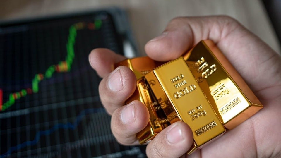 Giá vàng hôm nay 4/5/2025: Giá vàng chịu áp lực, có thể 'đi lùi' về mức 3.000 USD/ounce? Tín hiệu từ hai thị trường tiêu thụ vàng lớn nhất thế giới