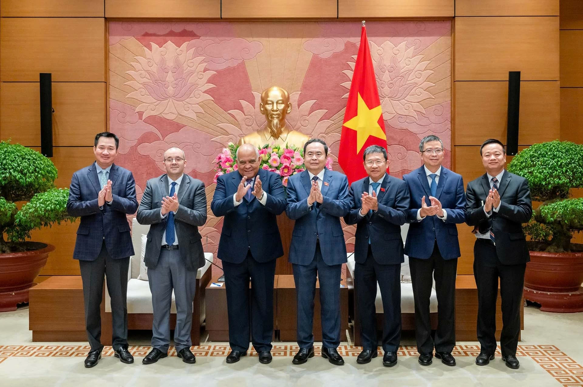 Chủ tịch Quốc hội Trần Thanh Mẫn tiếp Đại sứ Cuba tại Việt Nam Chủ tịch Quốc hội Trần Thanh Mẫn tiếp Đại sứ Cuba tại Việt Nam