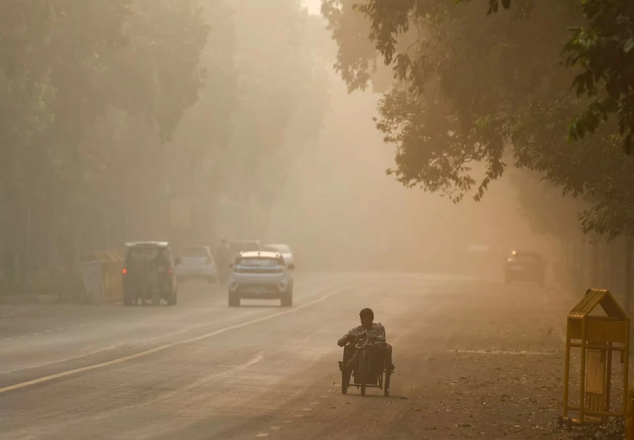 Ấn Độ: Thủ đô Delhi mờ mịt do ô nhiễm không khí nghiêm trọng Ấn Độ: Thủ đô Delhi mờ mịt do ô nhiễm không khí nghiêm trọng