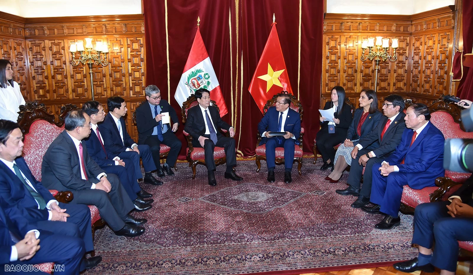 Quốc hội Peru trao tặng Huân chương Danh dự cấp Đại thập tự cho Chủ tịch nước Lương Cường Quốc hội Peru trao tặng Huân chương Danh dự cấp Đại thập tự cho Chủ tịch nước Lương Cường