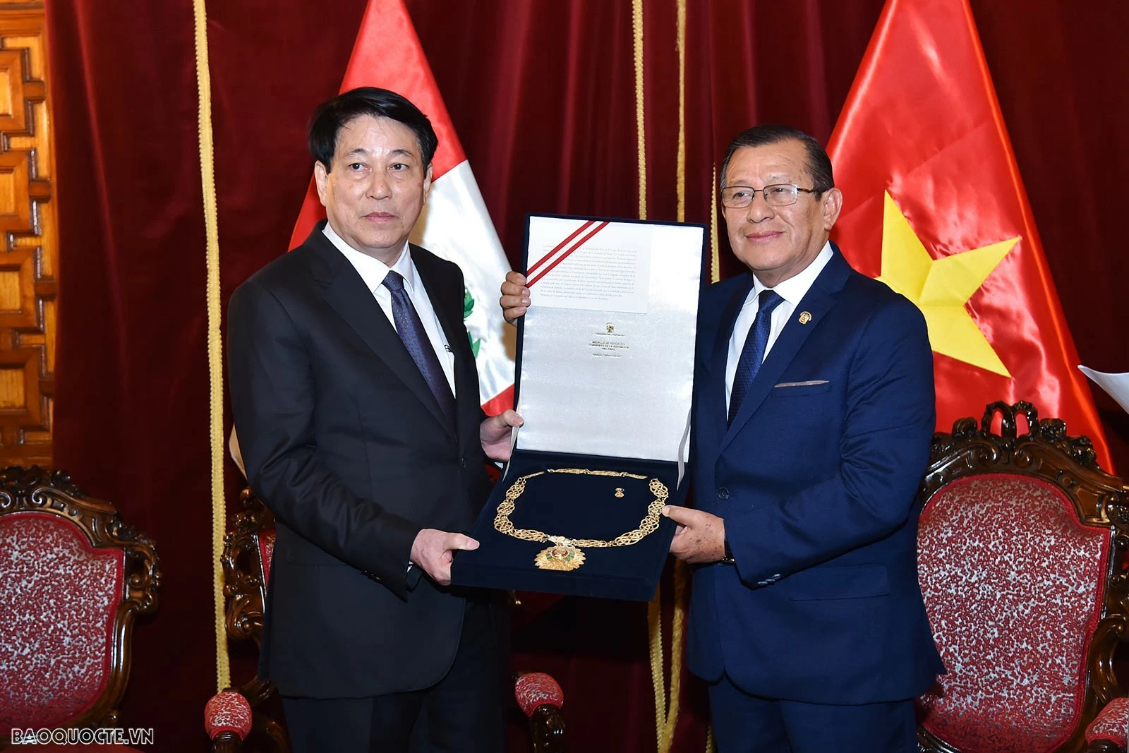 Quốc hội Peru trao tặng Huân chương Danh dự cấp Đại thập tự cho Chủ tịch nước Lương Cường Quốc hội Peru trao tặng Huân chương Danh dự cấp Đại thập tự cho Chủ tịch nước Lương Cường