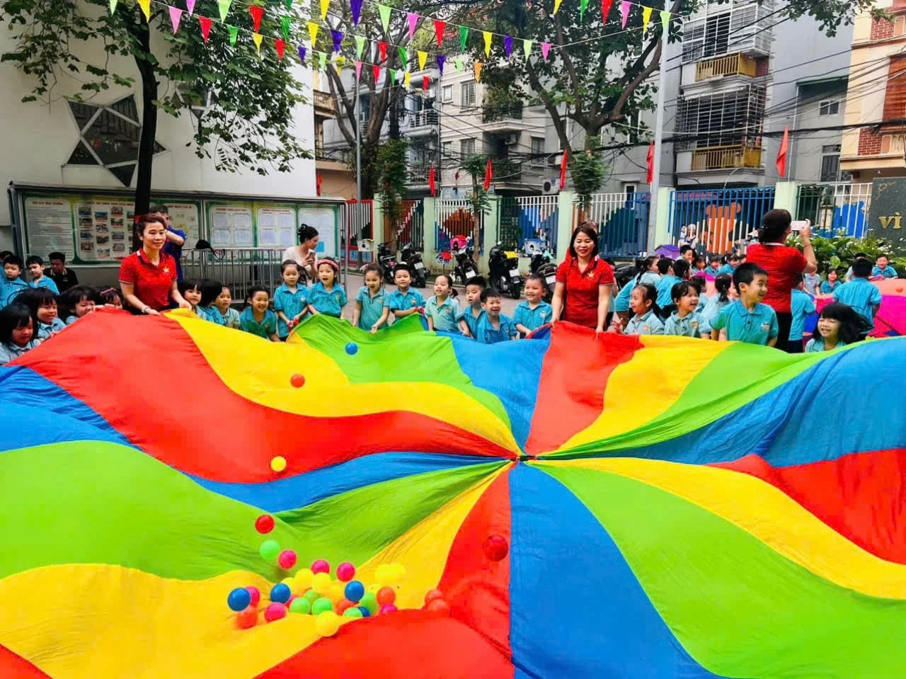 Giáo viên chuyển mình trong kỷ nguyên số Giáo viên chuyển mình trong kỷ nguyên số