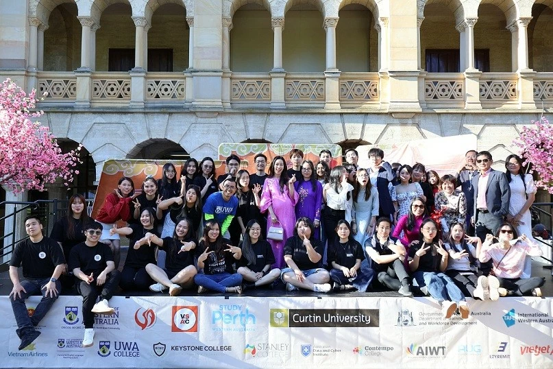 Xuân Quê hương đến sớm với kiều bào và bạn bè quốc tế ở Tây Australia Xuân Quê hương đến sớm với kiều bào và bạn bè quốc tế ở Tây Australia