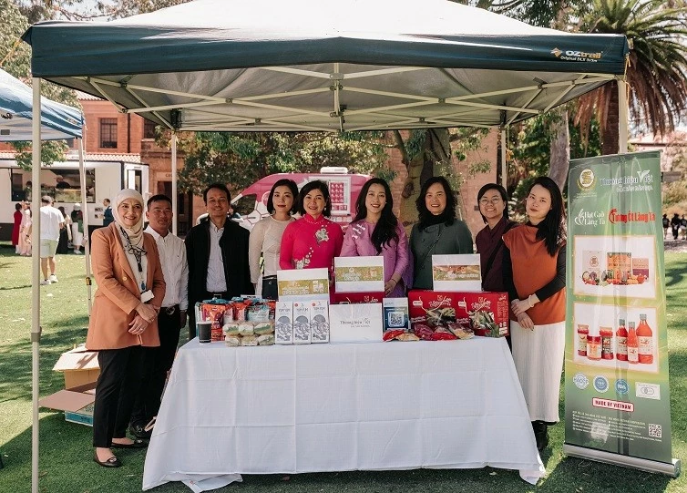 Xuân Quê hương đến sớm với kiều bào và bạn bè quốc tế ở Tây Australia Xuân Quê hương đến sớm với kiều bào và bạn bè quốc tế ở Tây Australia