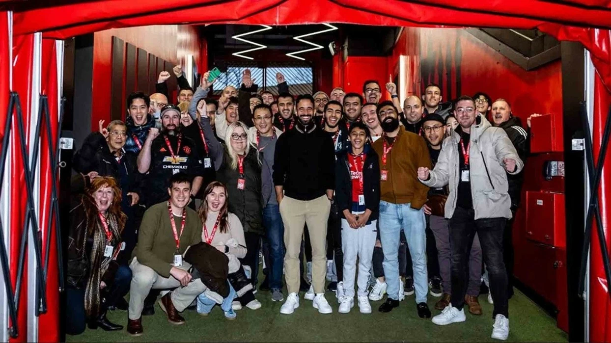 Hình ảnh HLV Ruben Amorim tươi cười trong ngày thăm sân Old Trafford Hình ảnh HLV Ruben Amorim tươi cười trong ngày thăm sân Old Trafford