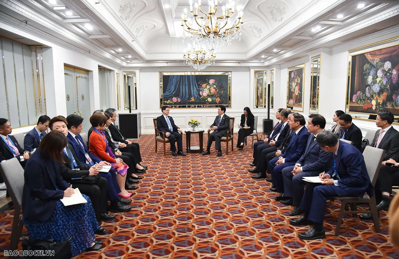 APEC 2024: Chủ tịch nước Lương Cường tiếp Trưởng khu hành chính đặc biệt Hong Kong Lý Gia Siêu APEC 2024: Chủ tịch nước Lương Cường tiếp Trưởng khu hành chính đặc biệt Hong Kong Lý Gia Siêu