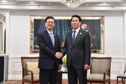 APEC 2024: Chủ tịch nước Lương Cường tiếp Trưởng khu hành chính đặc biệt Hong Kong Lý Gia Siêu