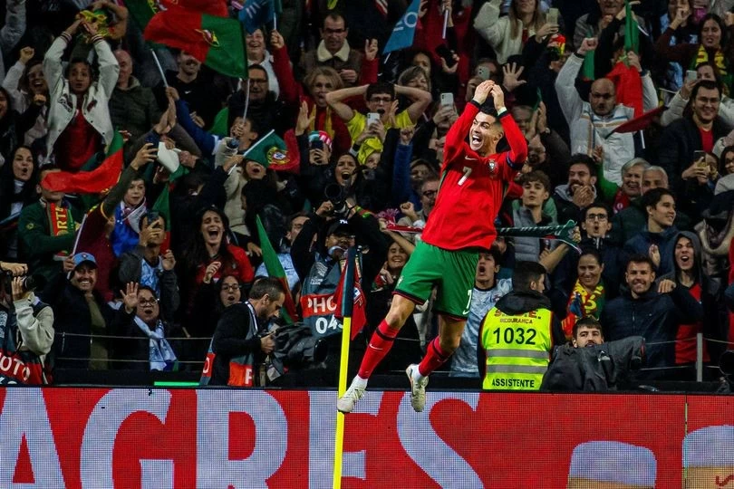 Ronaldo lập thêm kỷ lục: Vượt qua mọi giới hạn Ronaldo lập thêm kỷ lục: Vượt qua mọi giới hạn