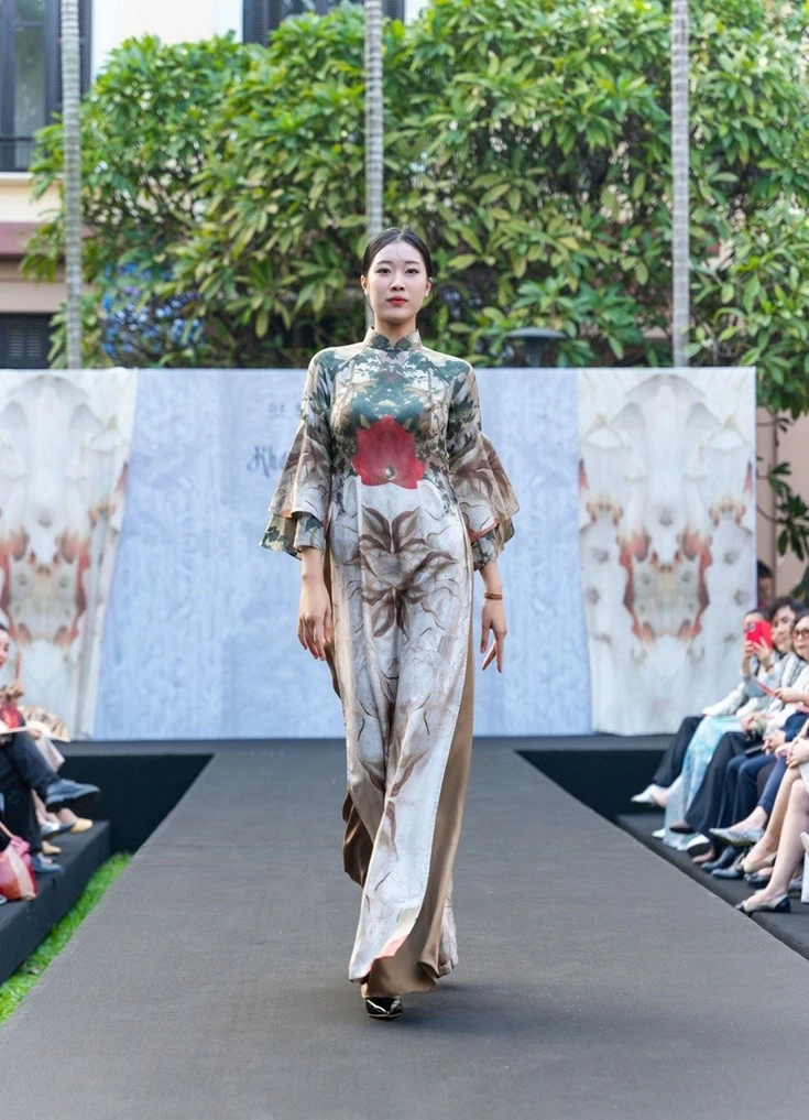 Có gì đặc sắc khi 9 bảo vật quốc gia được in trên lụa? Có gì đặc sắc khi 9 bảo vật quốc gia được in trên lụa?