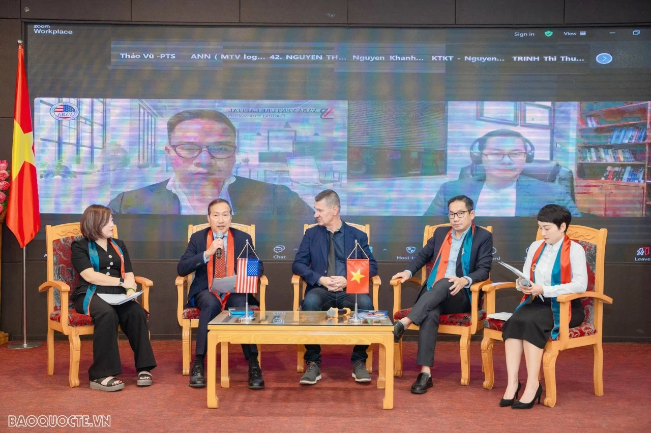 Nhìn lại một năm đánh dấu kỷ nguyên hợp tác mới Việt Nam - Hoa Kỳ Nhìn lại một năm đánh dấu kỷ nguyên hợp tác mới Việt Nam - Hoa Kỳ