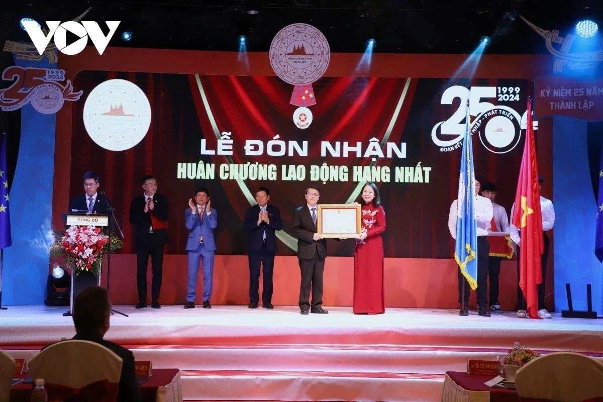 Hội người Việt Nam tại CH Séc kỷ niệm 25 năm thành lập Hội người Việt Nam tại CH Séc kỷ niệm 25 năm thành lập