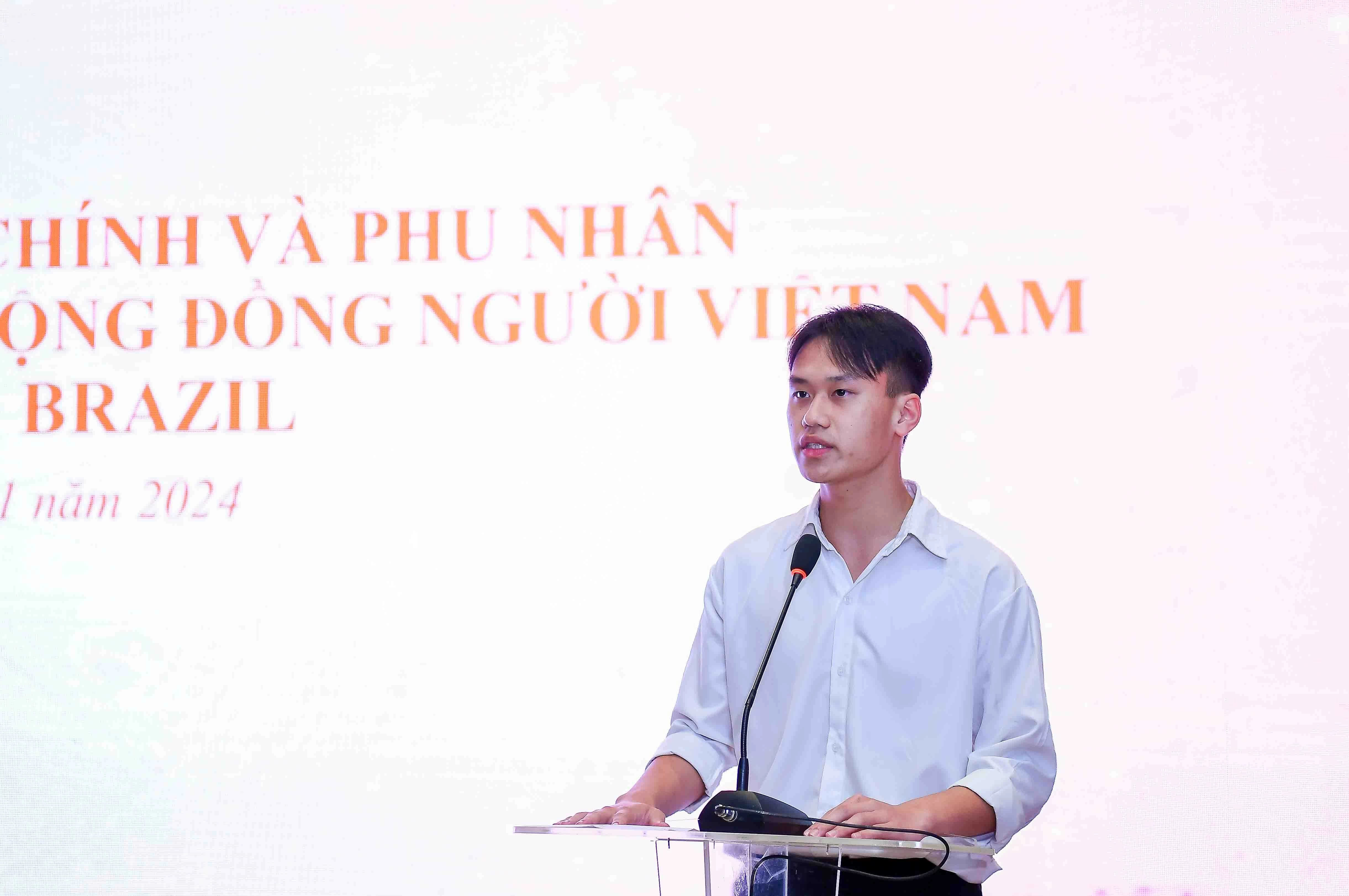 Thủ tướng Phạm Minh Chính gặp gỡ cộng đồng người Việt Nam tại Brazil Thủ tướng Phạm Minh Chính gặp gỡ cộng đồng người Việt Nam tại Brazil