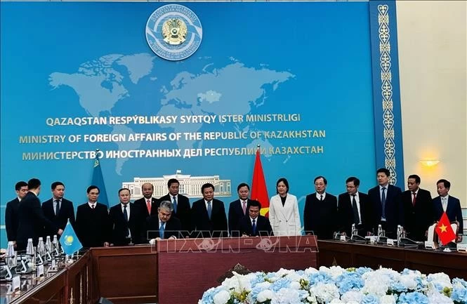 Bắc Ninh và tỉnh Đông Kazakhstan ký Bản ghi nhớ về thiết lập quan hệ kết nghĩa Bắc Ninh và tỉnh Đông Kazakhstan ký Bản ghi nhớ về thiết lập quan hệ kết nghĩa
