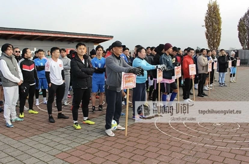 Giải bóng đá kết nối cộng đồng người Việt tại miền Nam nước Đức Giải bóng đá kết nối cộng đồng người Việt tại miền Nam nước Đức