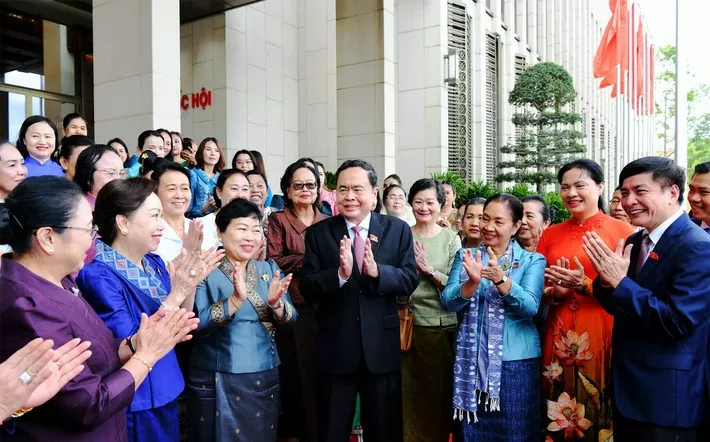 Trao đổi cấp cao trực tiếp có vai trò quan trọng dẫn dắt và định hướng quan hệ Việt Nam-Campuchia Trao đổi cấp cao trực tiếp có vai trò quan trọng dẫn dắt và định hướng quan hệ Việt Nam-Campuchia