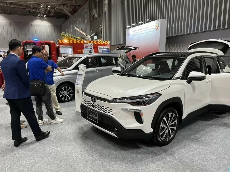 Chính sách giảm 50% lệ phí trước bạ với ô tô lắp ráp sản xuất trong nước đang tạo nên những tín hiệu tích cực trên thị trường ô tô Chính sách giảm 50% lệ phí trước bạ với ô tô lắp ráp sản xuất trong nước đang tạo nên những tín hiệu tích cực trên thị trường ô tô