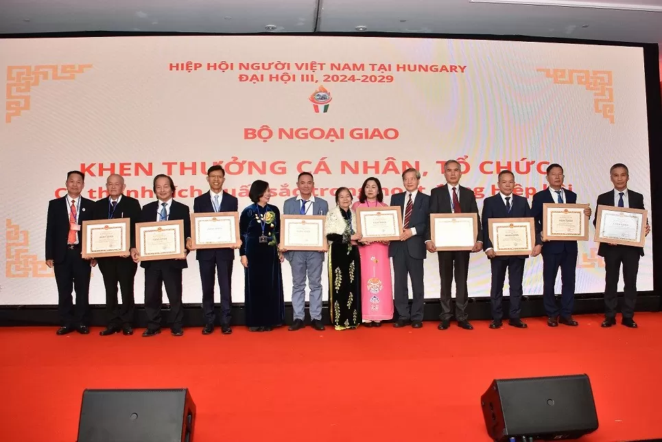 Đại hội Hiệp hội Người Việt nam tại Hungary: Hy vọng một tương lai tốt đẹp Đại hội Hiệp hội Người Việt nam tại Hungary: Hy vọng một tương lai tốt đẹp