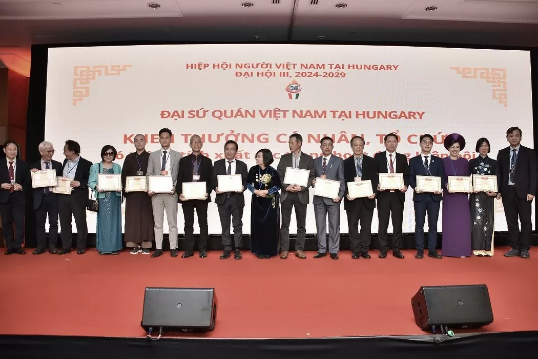 Đại hội Hiệp hội Người Việt nam tại Hungary: Hy vọng một tương lai tốt đẹp Đại hội Hiệp hội Người Việt nam tại Hungary: Hy vọng một tương lai tốt đẹp