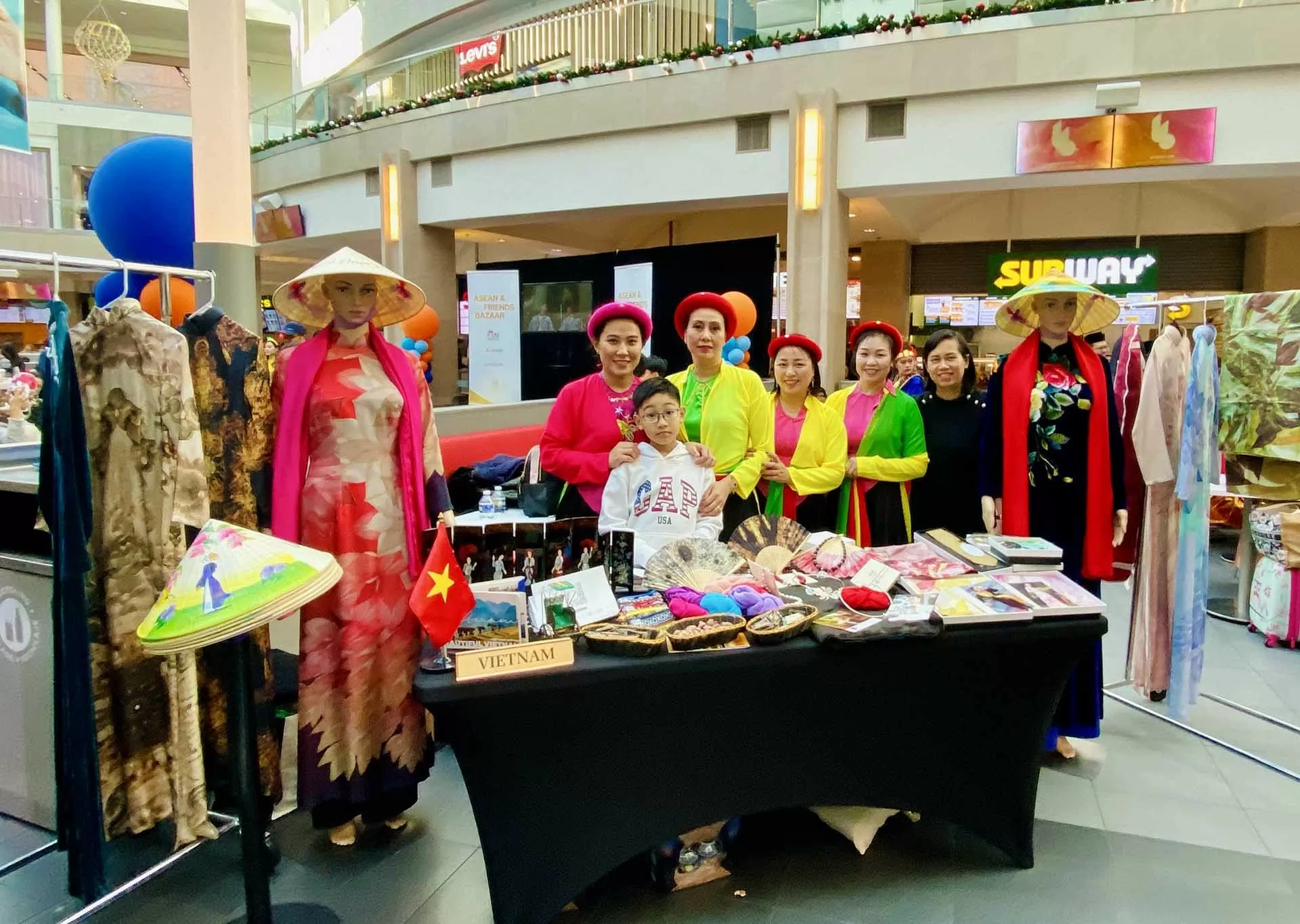 Hội chợ ASEAN và những người bạn tại Hoa Kỳ Hội chợ ASEAN và những người bạn tại Hoa Kỳ