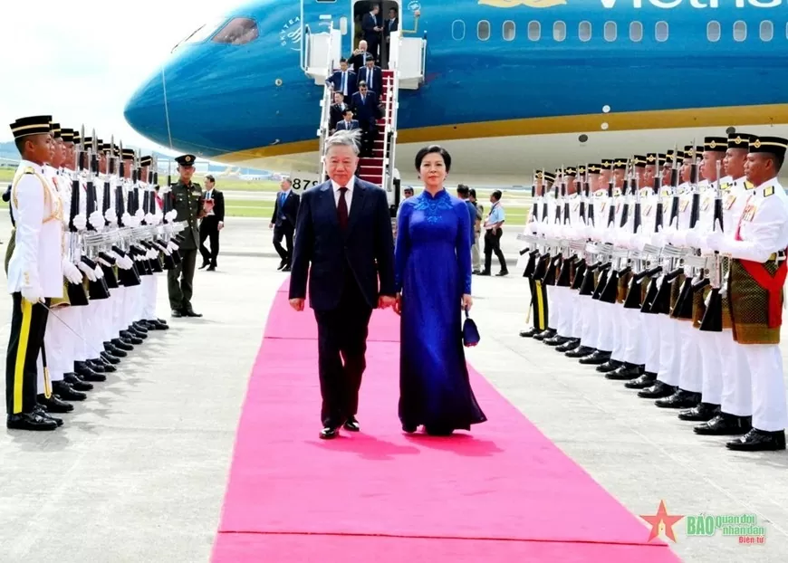 Tổng Bí thư Tô Lâm và Phu nhân đến Kuala Lumpur, bắt đầu chuyến thăm chính thức Malaysia Tổng Bí thư Tô Lâm và Phu nhân đến Kuala Lumpur, bắt đầu chuyến thăm chính thức Malaysia