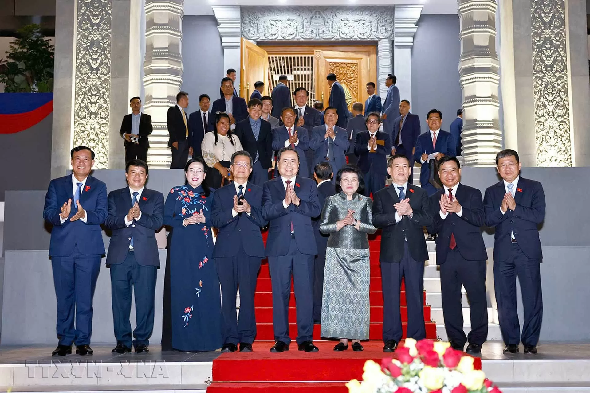 Việt Nam-Campuchia: Khánh thành công trình biểu tượng của tình đoàn kết, hữu nghị truyền thống giữa hai nước Việt Nam-Campuchia: Khánh thành công trình biểu tượng của tình đoàn kết, hữu nghị truyền thống giữa hai nước