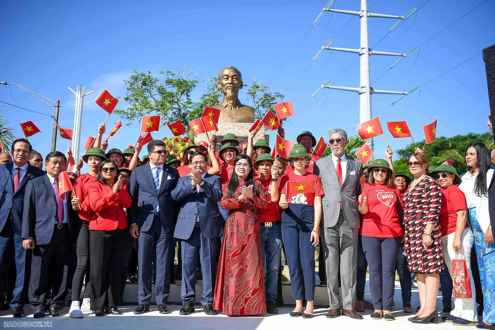 Thủ tướng Phạm Minh Chính dự lễ khánh thành tôn tạo tượng đài Chủ tịch Hồ Chí Minh tại Dominica Thủ tướng Phạm Minh Chính dự lễ khánh thành tôn tạo tượng đài Chủ tịch Hồ Chí Minh tại Dominica