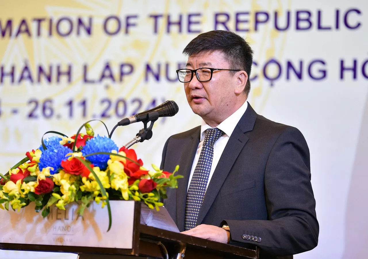 Đại sứ đặc mệnh toàn quyền Mông Cổ tại Việt Nam Jigjee Sereejav phát biểu khai mạc buổi lễ. Đại sứ đặc mệnh toàn quyền Mông Cổ tại Việt Nam Jigjee Sereejav phát biểu khai mạc buổi lễ.