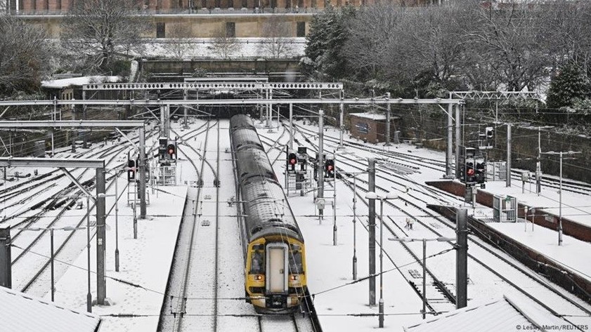 Bão Bert gây mưa lớn, gió mạnh, tuyết rơi dày, nhiều thiệt hại tại Anh và Ireland
