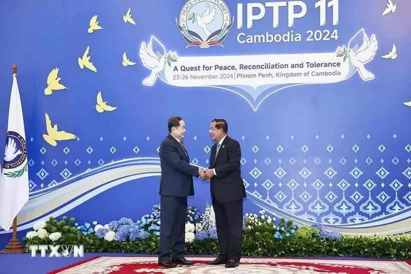 Chủ tịch Quốc hội Trần Thanh Mẫn chào xã giao lãnh đạo Campuchia tại Phiên họp IPTP 11 Chủ tịch Quốc hội Trần Thanh Mẫn chào xã giao lãnh đạo Campuchia tại Phiên họp IPTP 11