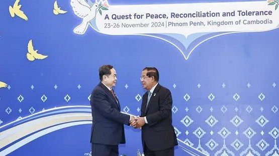 Chủ tịch Quốc hội Trần Thanh Mẫn chào xã giao lãnh đạo Campuchia tại Phiên họp IPTP 11