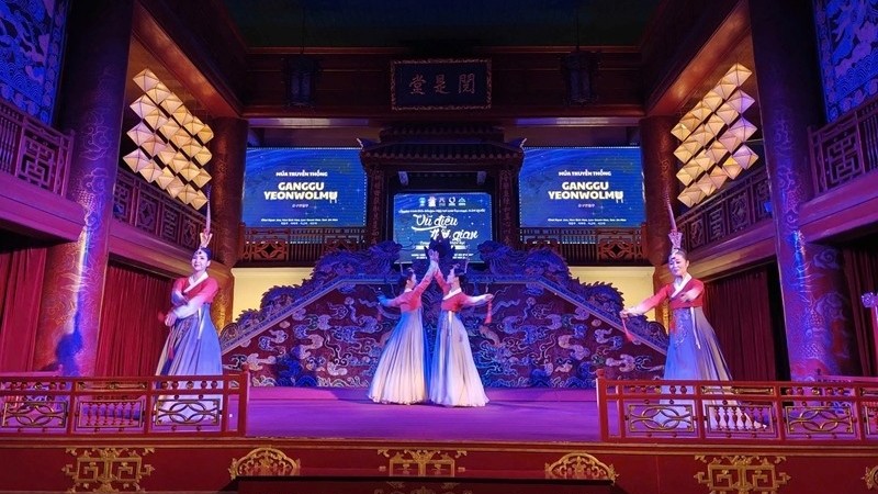 Chương trình 'Vũ điệu thời gian': Sức mạnh nghệ thuật kết nối các dân tộc