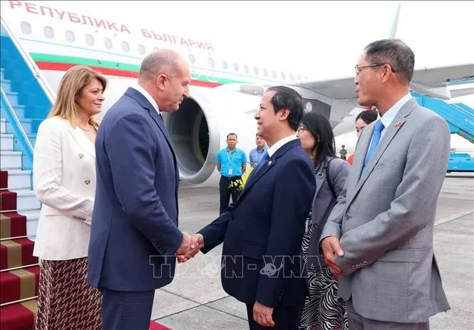 Tổng thống Bulgaria đến Hà Nội, bắt đầu thăm chính thức Việt Nam Tổng thống Bulgaria đến Hà Nội, bắt đầu thăm chính thức Việt Nam