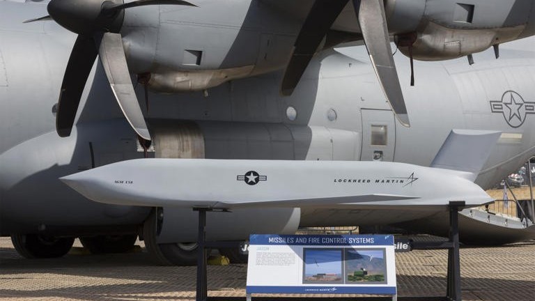 Đồn đoán Mỹ có thể chuyển cho Ukraine thứ vũ khí cực mạnh, Nga nhắc nhở bằng học thuyết hạt nhân, sẵn sàng chơi chiêu hiểm