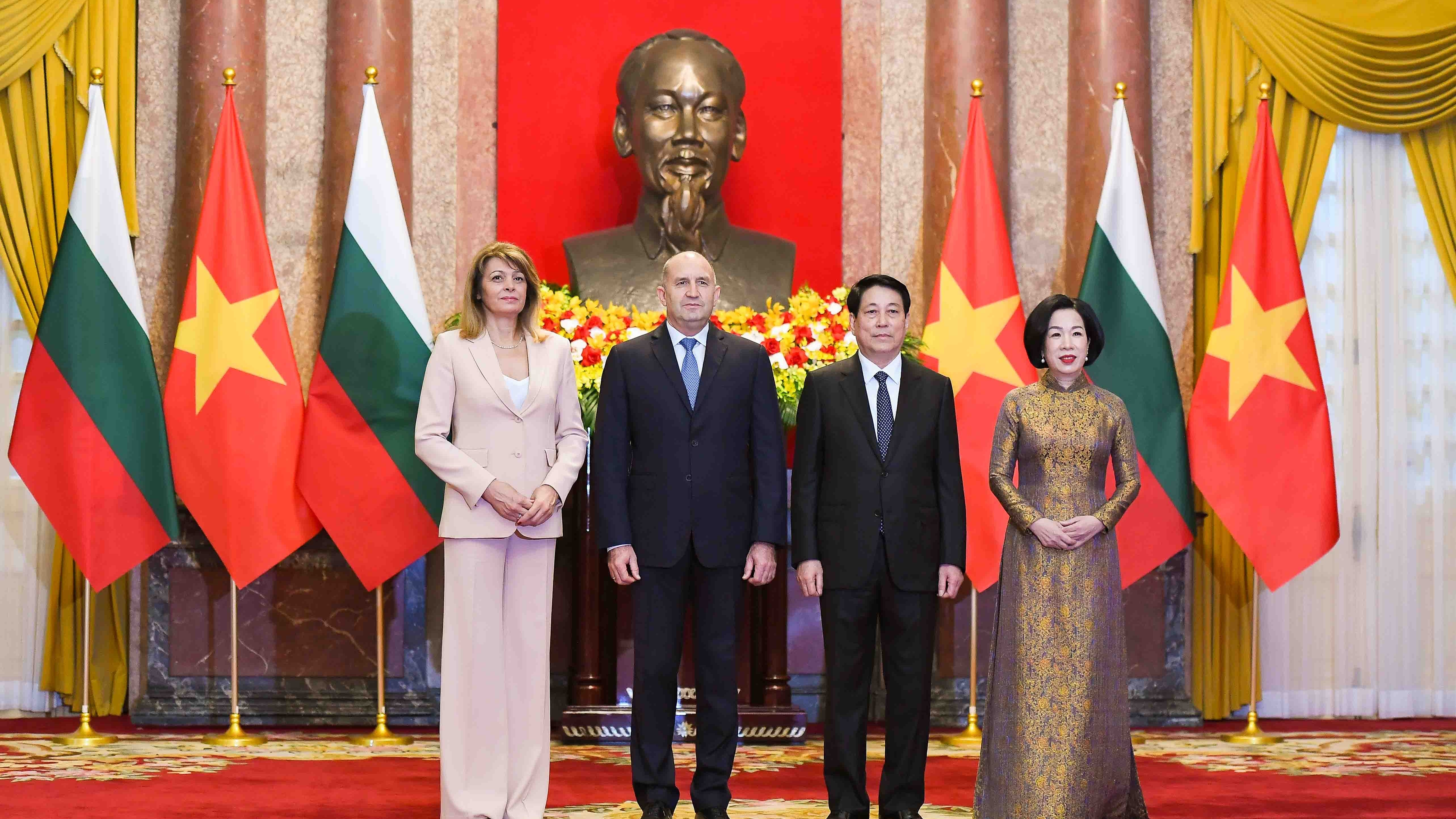 Chủ tịch nước Lương Cường và Phu nhân chủ trì lễ đón chính thức Tổng thống Bulgaria và Phu nhân