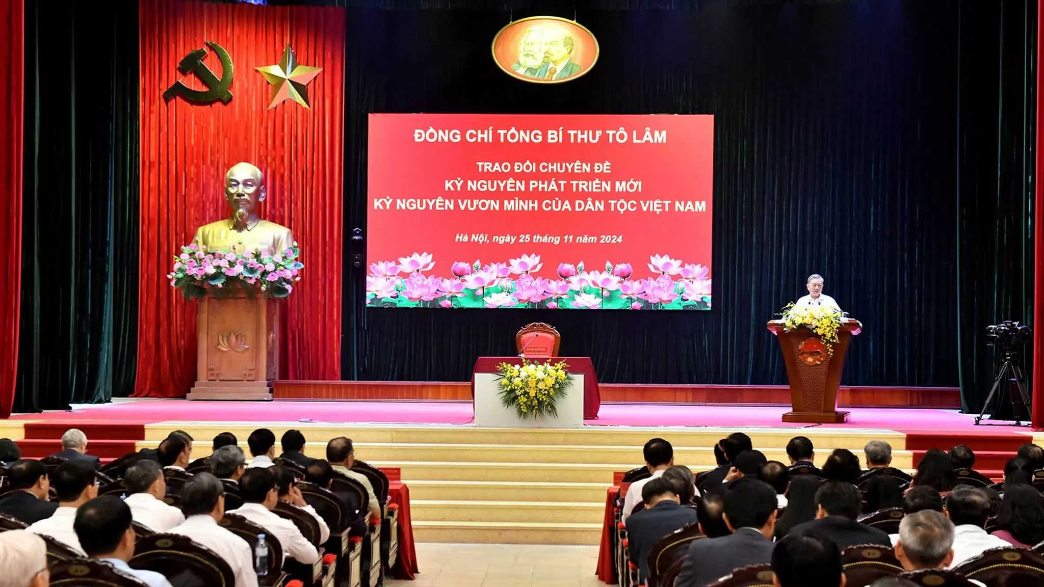 Tổng Bí thư Tô Lâm trao đổi chuyên đề ‘Kỷ nguyên phát triển mới, kỷ nguyên vươn mình của dân tộc Việt Nam’ Tổng Bí thư Tô Lâm trao đổi chuyên đề ‘Kỷ nguyên phát triển mới, kỷ nguyên vươn mình của dân tộc Việt Nam’