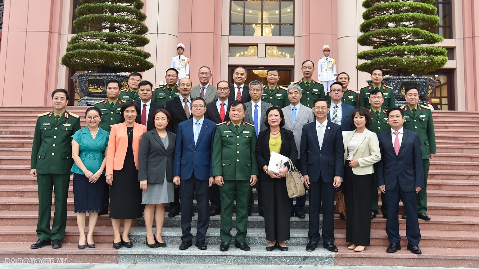 Đoàn Trưởng cơ quan đại diện Việt Nam ở nước ngoài được bổ nhiệm năm 2024 làm việc tại Bộ Quốc phòng