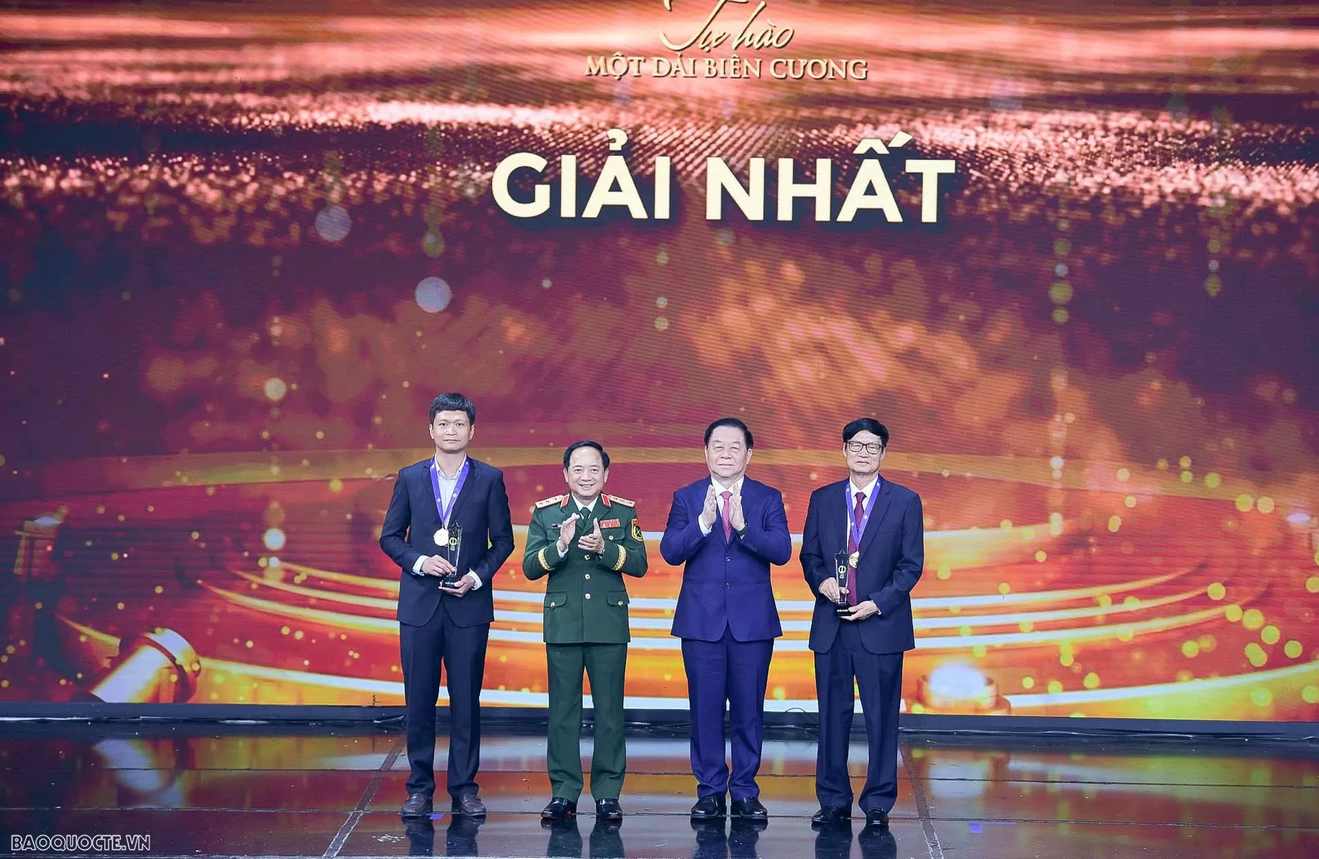 Vinh danh 22 tác phẩm khơi dậy tự hào dân tộc và khát vọng phát triển đất nước nơi biên cương Vinh danh 22 tác phẩm khơi dậy tự hào dân tộc và khát vọng phát triển đất nước nơi biên cương